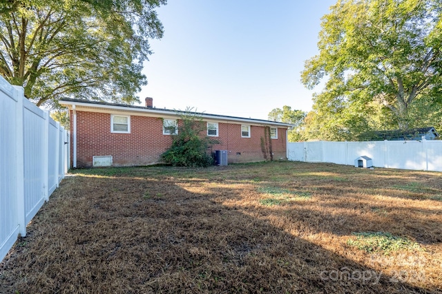 rear view of house featuring a lawn