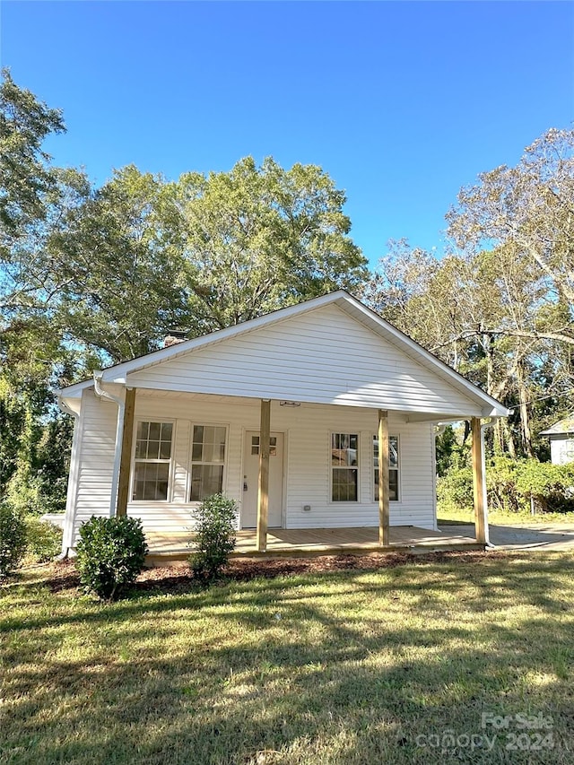 view of front of property with covered porch and a front yard