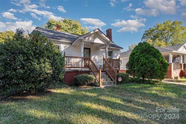 bungalow-style home featuring a front lawn