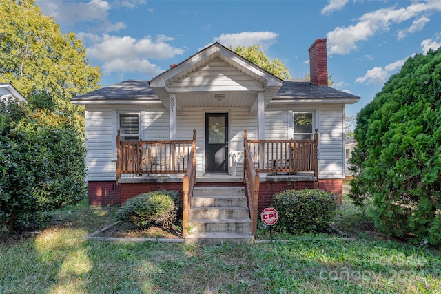 bungalow-style home featuring a front lawn