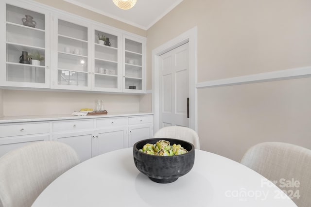 dining space featuring ornamental molding