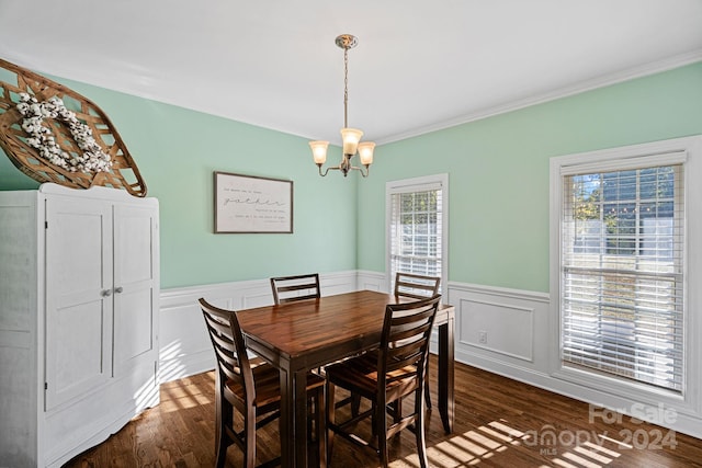 dining room with crown molding, a chandelier, and dark hardwood / wood-style floors