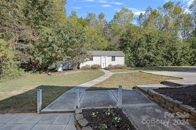 view of front of home with a front lawn and an outdoor structure