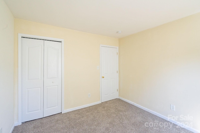 unfurnished bedroom with carpet flooring and a closet