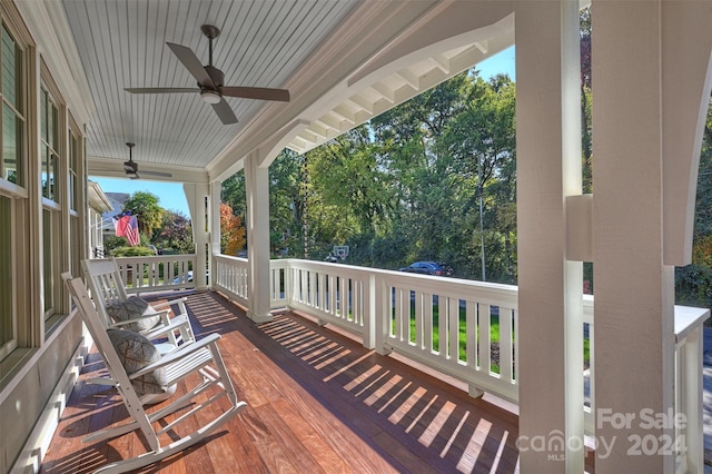 deck with ceiling fan and covered porch