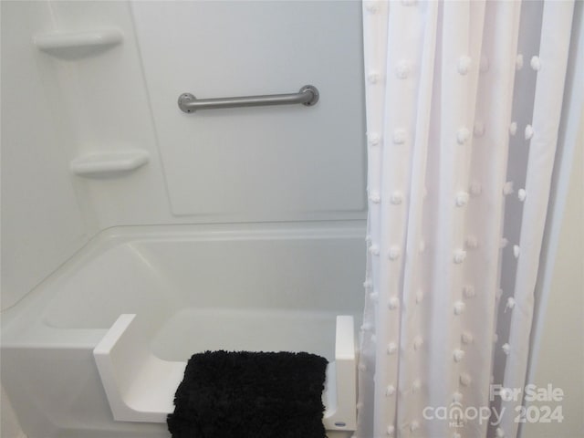 bathroom with a tub