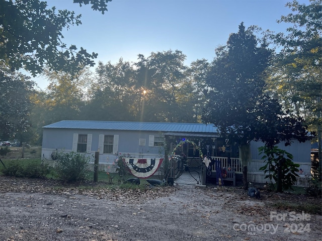 view of front of property