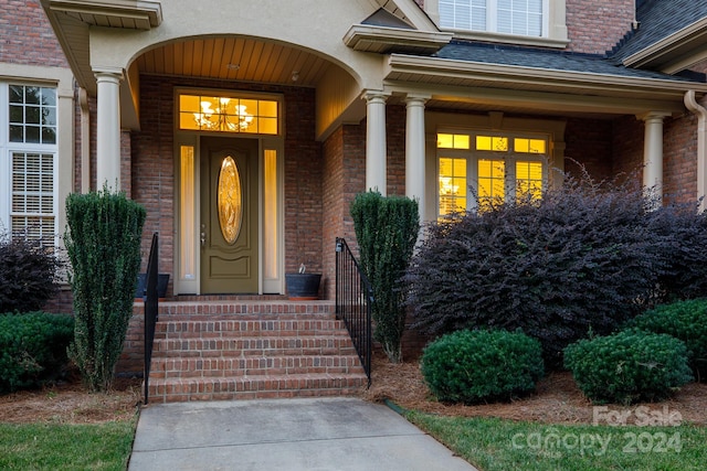 property entrance featuring a porch