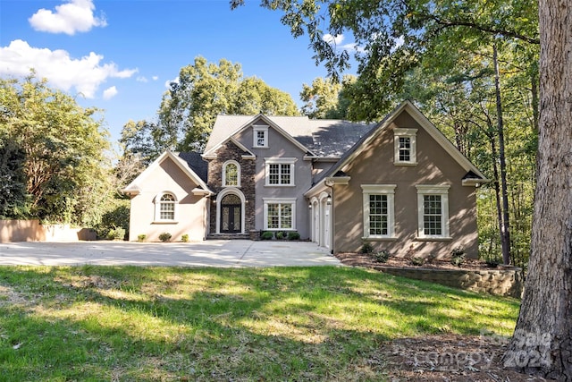 view of front of home with a front lawn