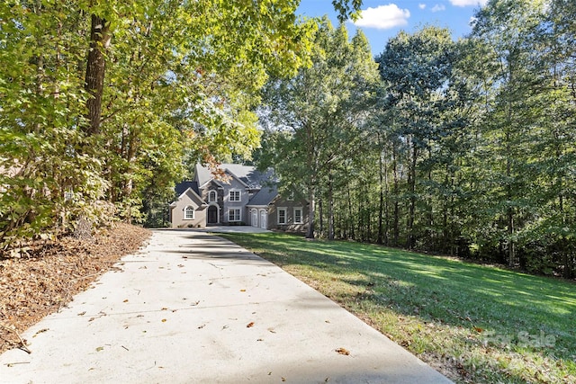 view of front facade with a front lawn