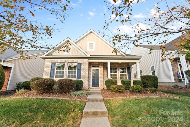 view of front facade with a front lawn