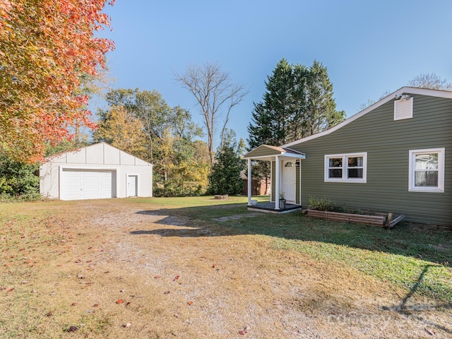 view of front of house featuring an outbuilding, a front lawn, and a garage