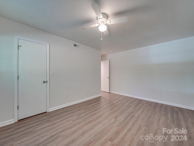 unfurnished room featuring light wood-type flooring and ceiling fan