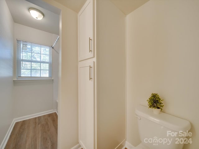 4605 Coronado Dr Unit M, Charlotte, NC 28212 - bathroom featuring baseboards, wood finished floors, bathing tub / shower combination, and toilet