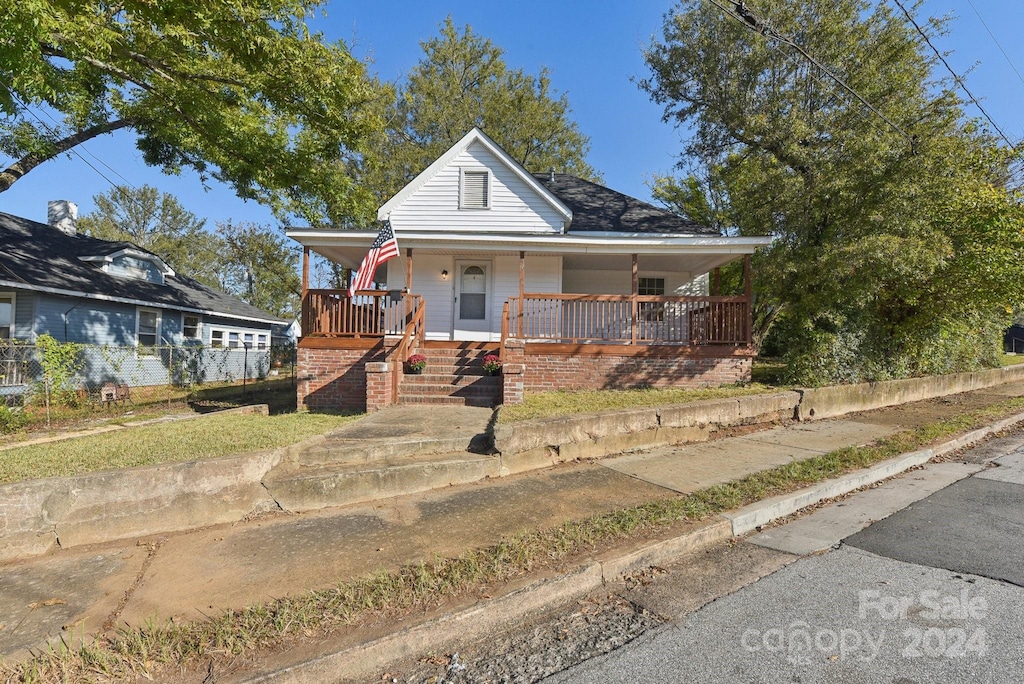 view of front of property featuring covered porch