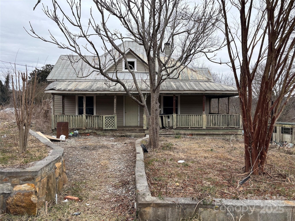 country-style home with covered porch