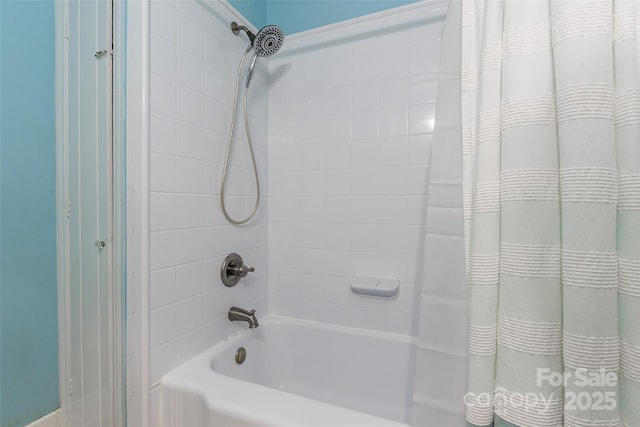 bathroom with shower / bath combo