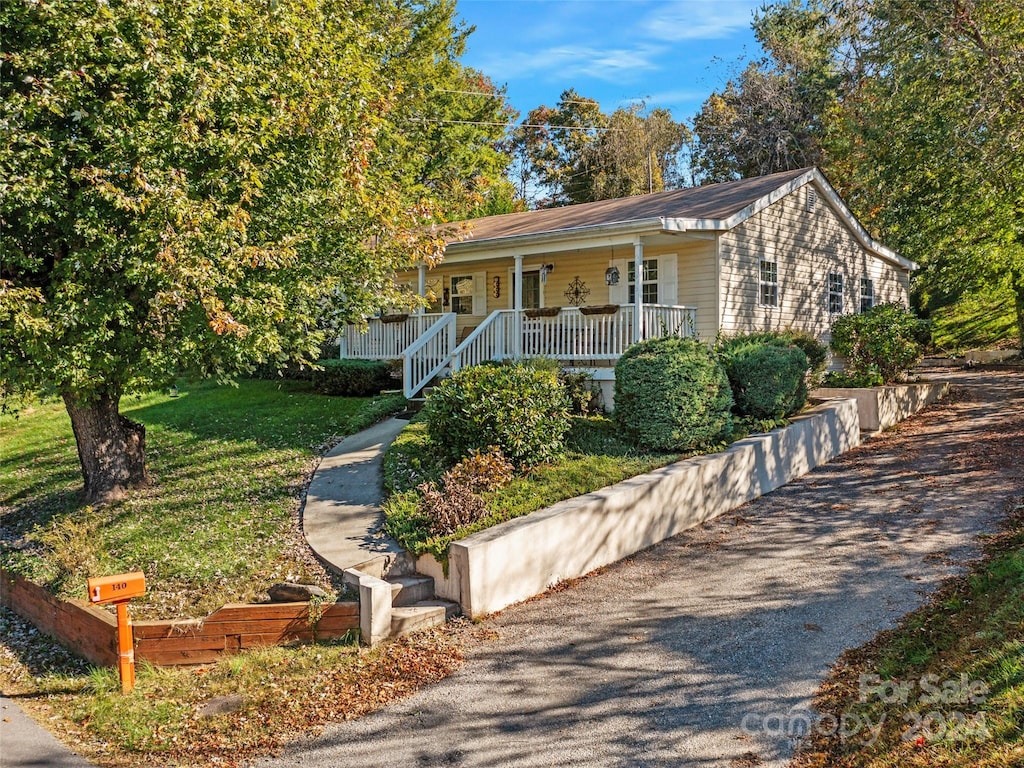 view of front facade with covered porch and a front lawn