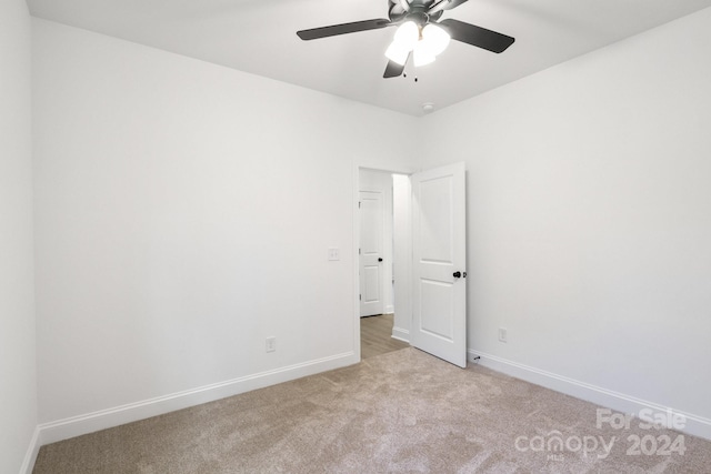 carpeted empty room featuring ceiling fan