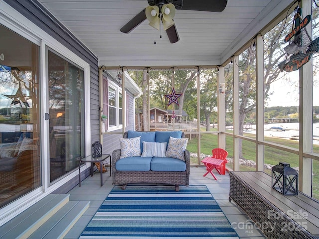 sunroom / solarium with a ceiling fan