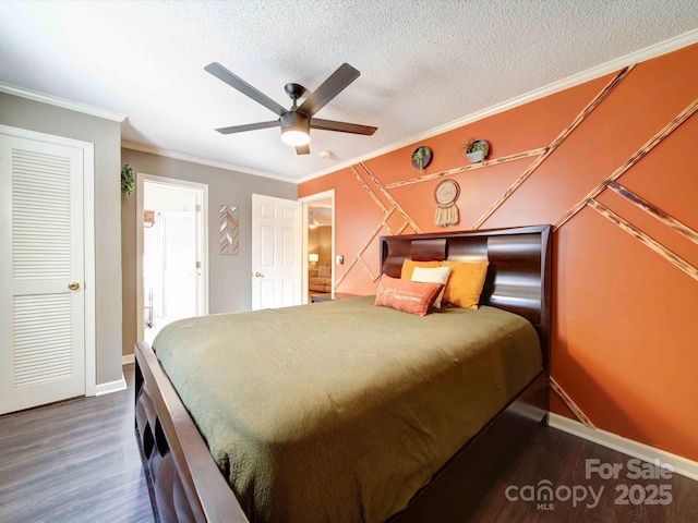 bedroom featuring dark wood-style floors, crown molding, a ceiling fan, a textured ceiling, and baseboards