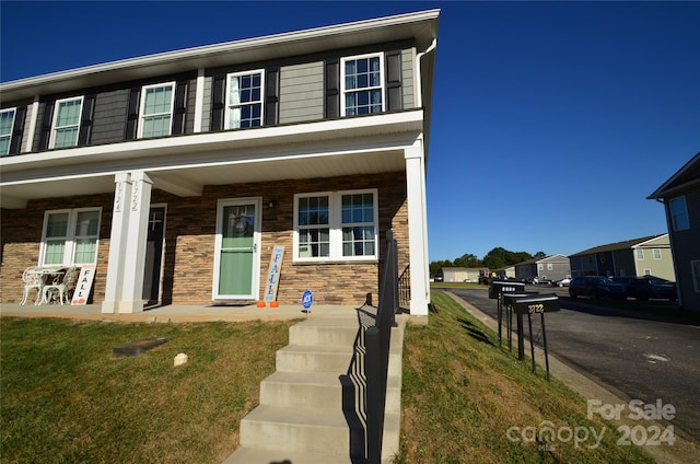 view of front of house featuring a front yard