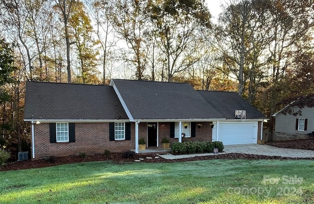 view of front facade featuring a front lawn and a garage