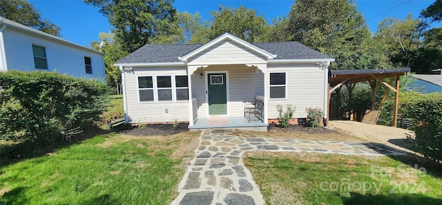 bungalow-style house with a front yard