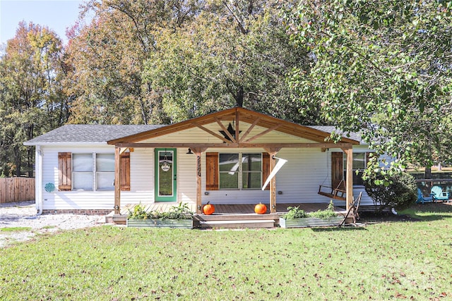 view of front facade with a front yard