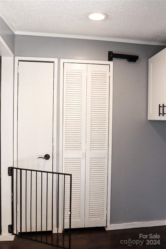 details featuring a textured ceiling and hardwood / wood-style flooring