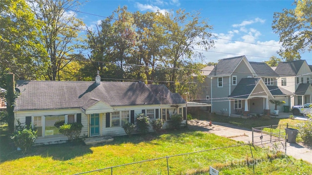 view of front of house with a front lawn