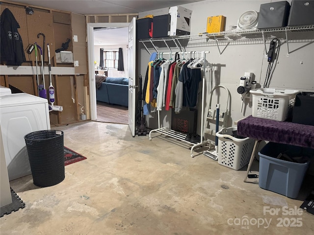 basement featuring washer / dryer