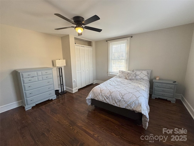 bedroom with dark wood-type flooring, ceiling fan, and a closet