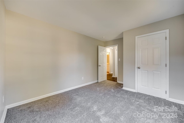 unfurnished bedroom featuring carpet flooring