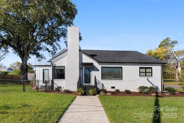 view of front of property with a front lawn