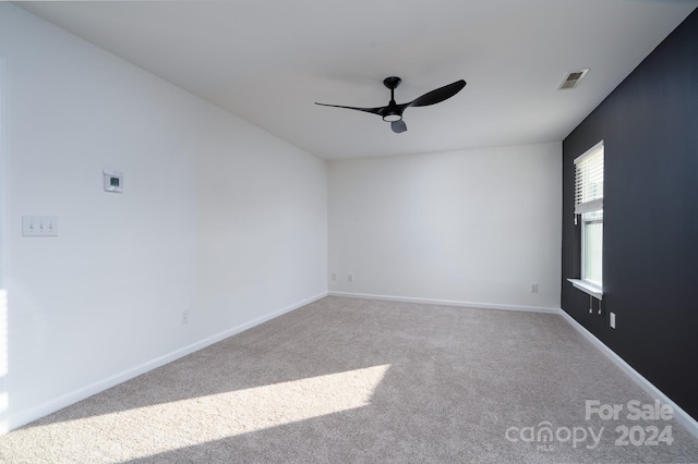 carpeted empty room featuring ceiling fan