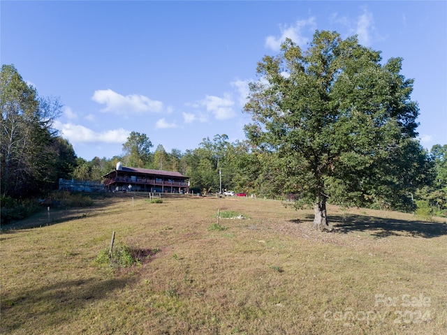 view of yard with a rural view