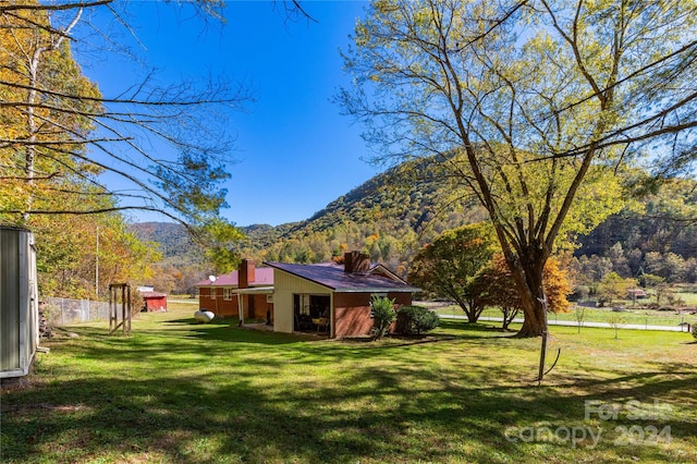 view of yard featuring a storage shed and a mountain view