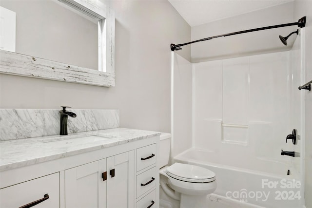 full bath featuring toilet, vanity, and bathtub / shower combination