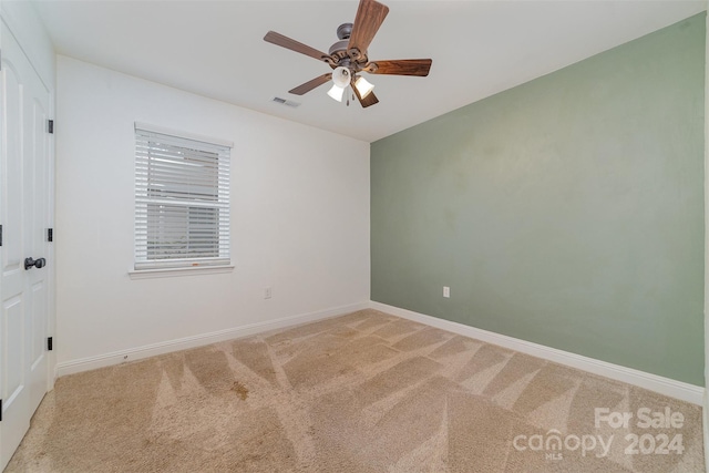 carpeted empty room featuring ceiling fan