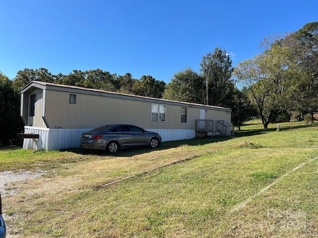 view of front of home featuring a front lawn