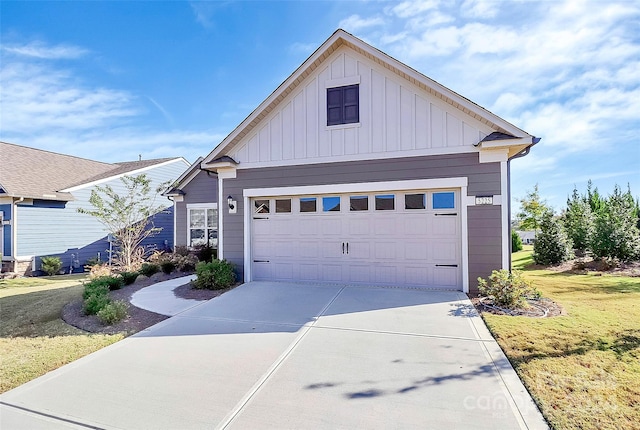 view of front of house featuring a front lawn and a garage