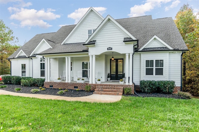 craftsman inspired home featuring a front lawn and a porch