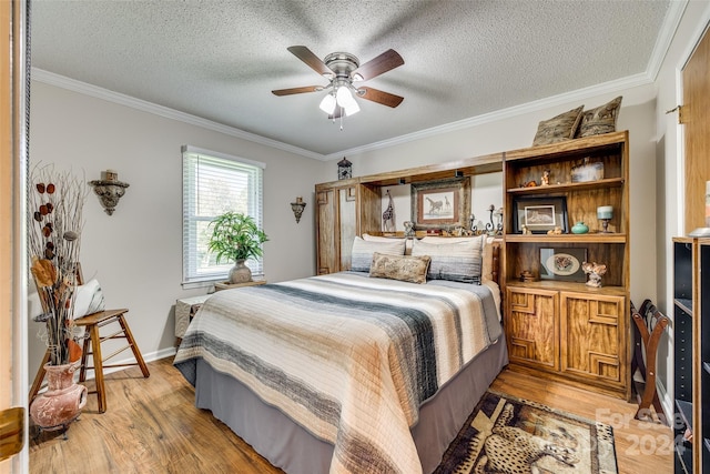 bedroom with crown molding, hardwood / wood-style flooring, a textured ceiling, and ceiling fan