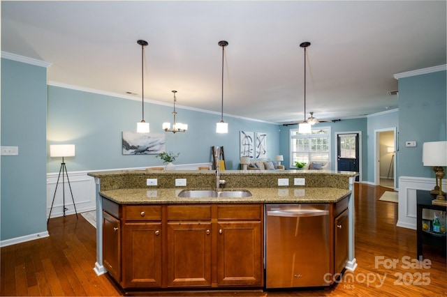 kitchen with ceiling fan, sink, stainless steel dishwasher, a kitchen island with sink, and ornamental molding