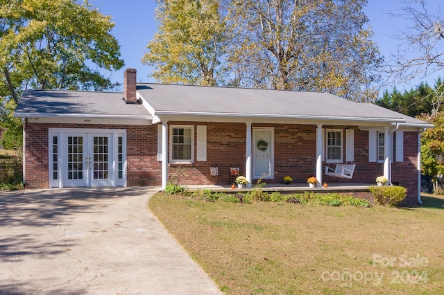 single story home featuring a front yard and covered porch