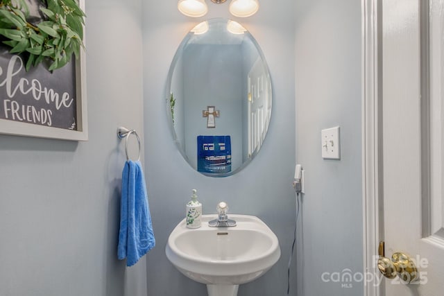 bathroom featuring sink