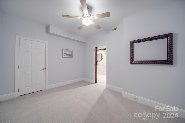 carpeted empty room featuring ceiling fan