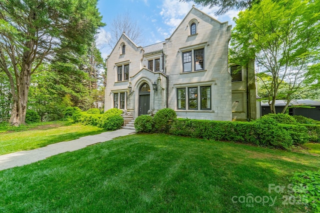 view of front of home with a front lawn