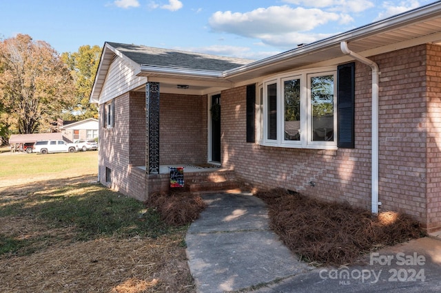 view of front of home with a front yard